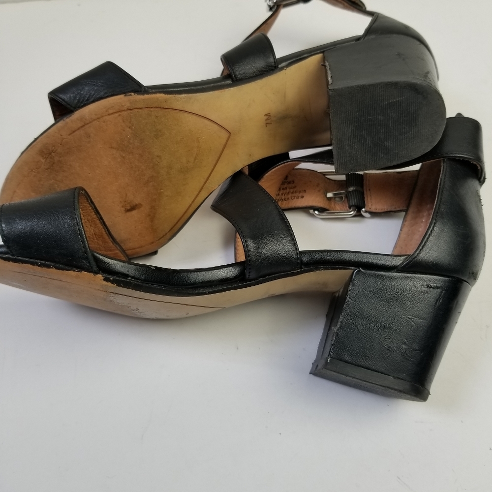 Halogen Rena Crisscross Low Heel Sandals - Picture 9 of 9